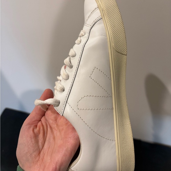 Veja Sneakers - Picture 2 of 10